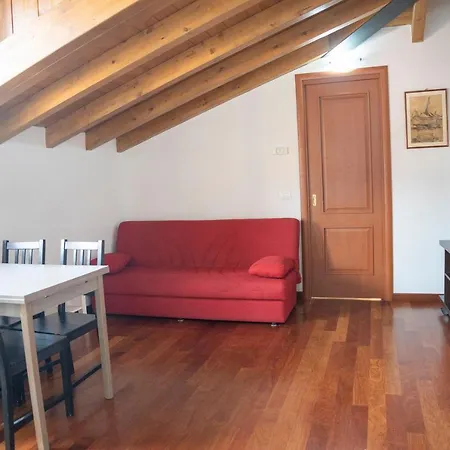 042 - Attico Delle Pesche 10 Minuti Mare, Ristrutturato Apartment