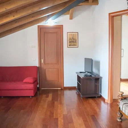 Apartment 042 - Attico Delle Pesche 10 Minuti Mare, Ristrutturato *